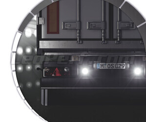 Camião com 2 Luz de marcha atrás LED Osram LEDriving Reversing FX120R-WD em funcionamento