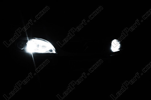 Lâmpada LED T4W - 53 - 57 - 64111 Supreme BA9S Sem erro OBD - Anti-erro OBD Branco frio 6500K